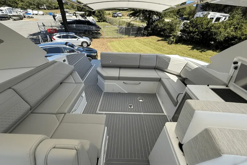 Slide: The Image of Cruisers Yachts 38 GLS 2026 - 15