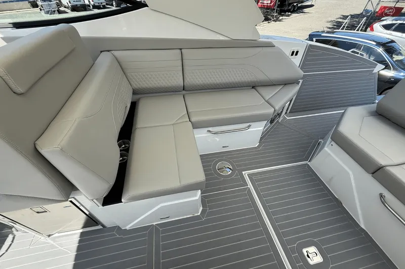 Slide: The Image of Cruisers Yachts 38 GLS 2026 - 16