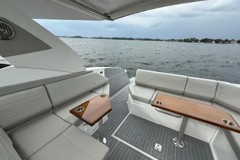Slide: The Image of Cruisers Yachts 38 GLS 2026 - 18