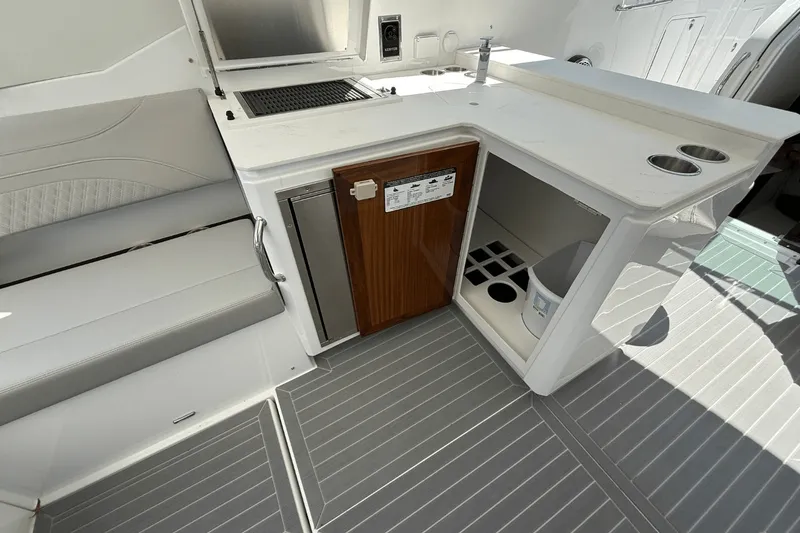 Slide: The Image of Cruisers Yachts 38 GLS 2026 - 25