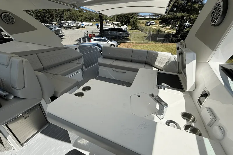 Slide: The Image of Cruisers Yachts 38 GLS 2026 - 28