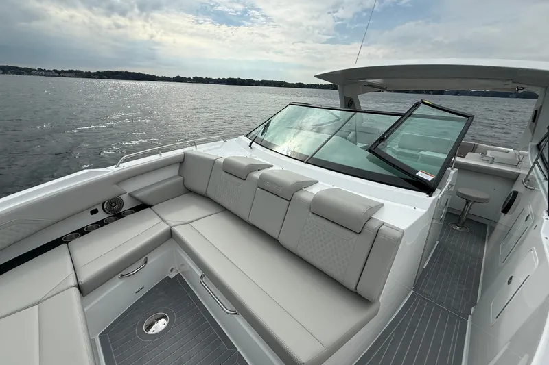 Slide: The Image of Cruisers Yachts 38 GLS 2026 - 39