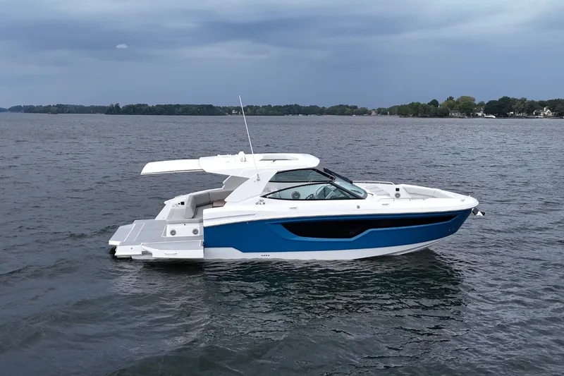 Slide: The Image of Cruisers Yachts 38 GLS 2026 - 4