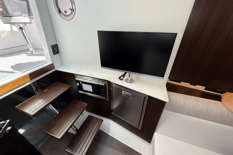 Slide: The Image of Cruisers Yachts 38 GLS 2026 - 43