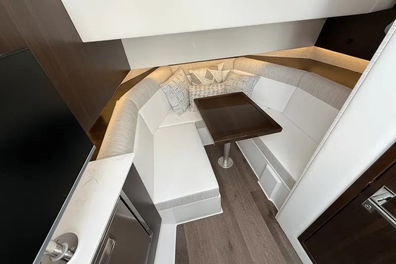 Slide: The Image of Cruisers Yachts 38 GLS 2026 - 44