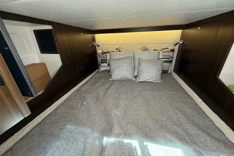 Slide: The Image of Cruisers Yachts 38 GLS 2026 - 52