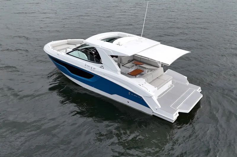 Slide: The Image of Cruisers Yachts 38 GLS 2026 - 9