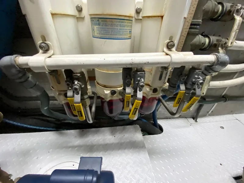 Slide: The Image of Trippel main fuel filters - 122