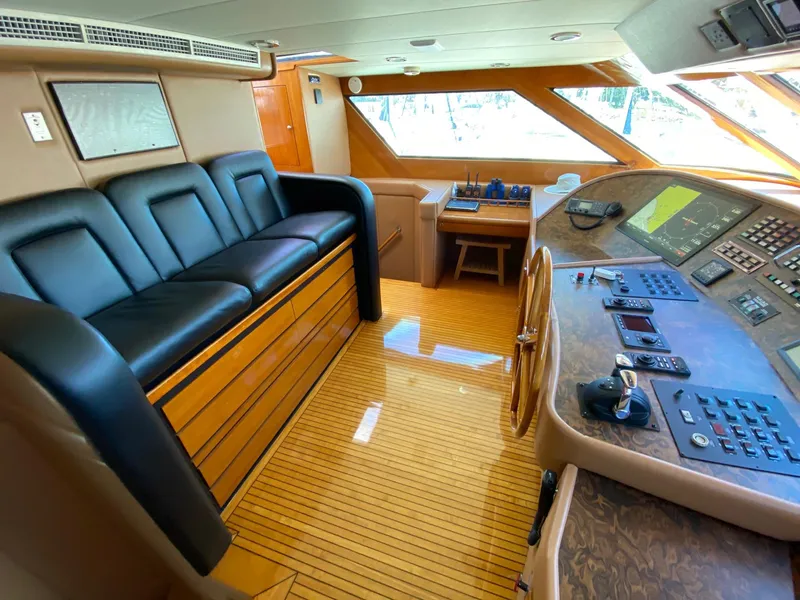 Slide: The Image of Large roomy pilothouse - 82