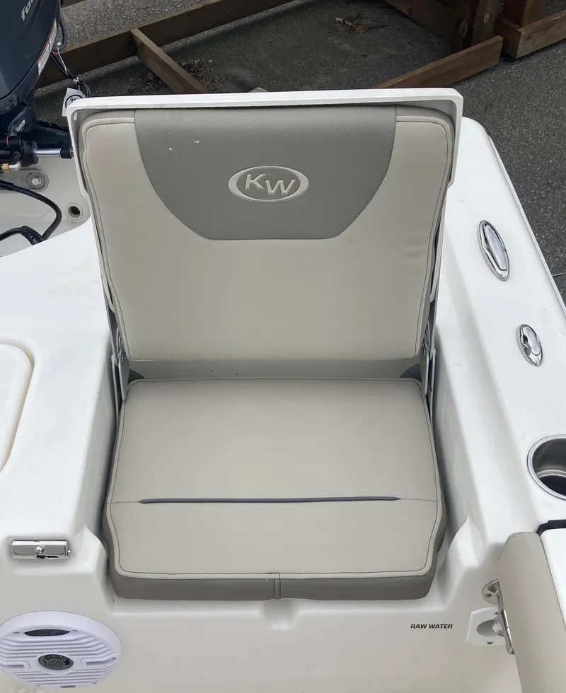 Slide: The Image of 2024 Key West 210 Bay Reef boat seat with KW logo. - 13
