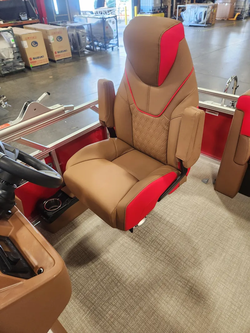 Slide: The Image of Avalon "The Red Baron" Venture Cruise - 17 FT 2027 - 7