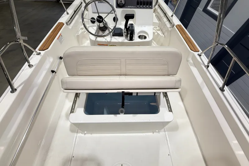 Slide: The Image of Boston Whaler 170 Montauk 2025 - 10