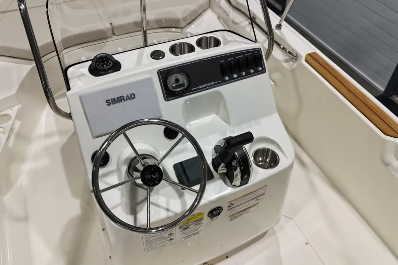 Slide: The Image of Boston Whaler 170 Montauk 2025 - 9