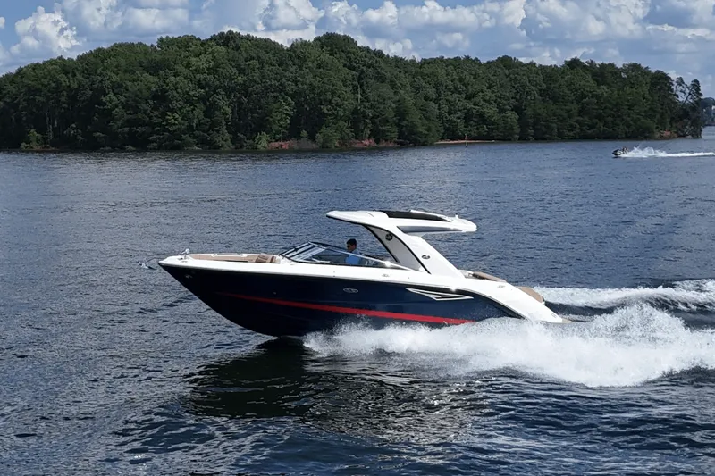 Slide: The Image of Sea Ray SLX 310 2026 - 1