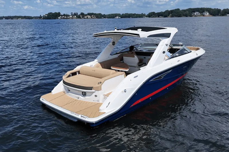 Slide: The Image of Sea Ray SLX 310 2026 - 10