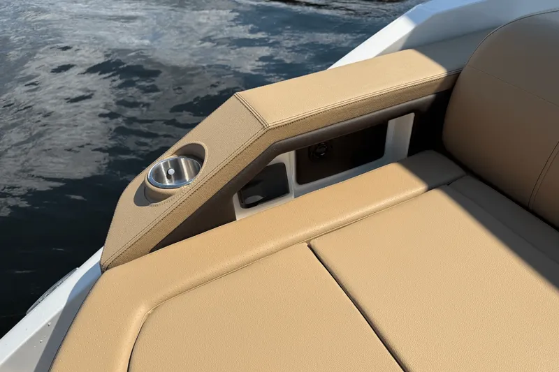 Slide: The Image of Sea Ray SLX 310 2026 - 12