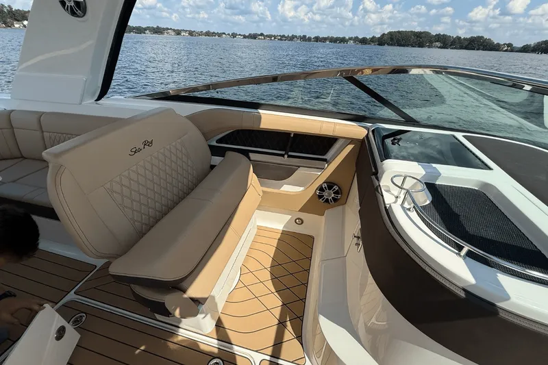 Slide: The Image of Sea Ray SLX 310 2026 - 16