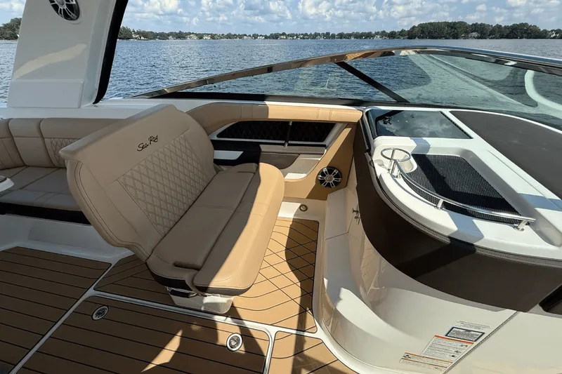 Slide: The Image of Sea Ray SLX 310 2026 - 17