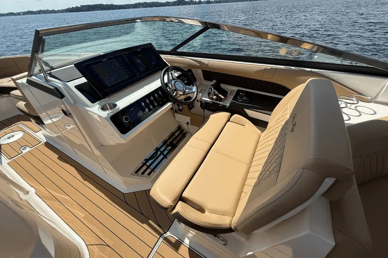 Slide: The Image of Sea Ray SLX 310 2026 - 20