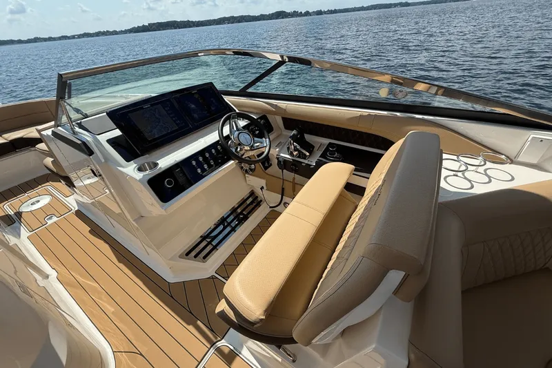 Slide: The Image of Sea Ray SLX 310 2026 - 21