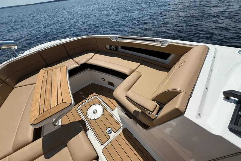 Slide: The Image of Sea Ray SLX 310 2026 - 25