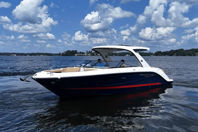 Slide: The Image of Sea Ray SLX 310 2026 - 4