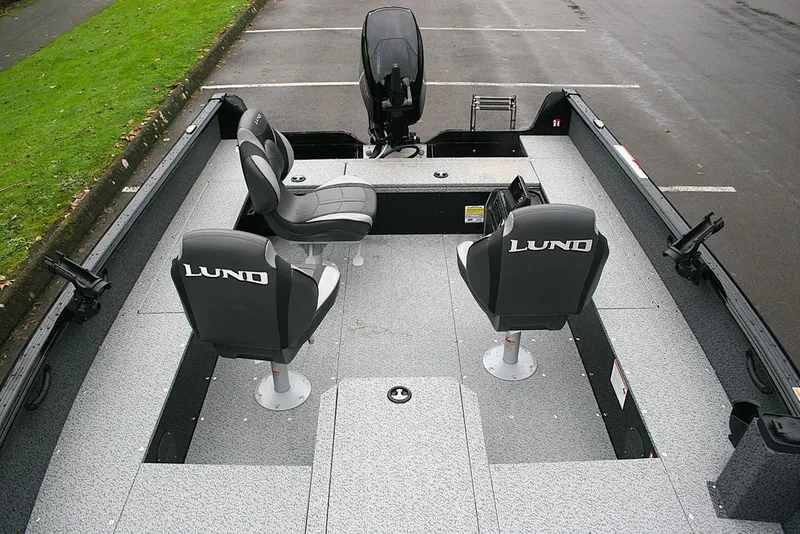 Slide: The Image of Lund 1700 Explorer Tiller 2026 - 7