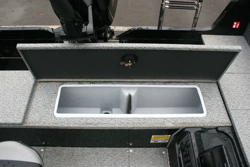 Slide: The Image of Lund 1700 Explorer Tiller 2026 - 9
