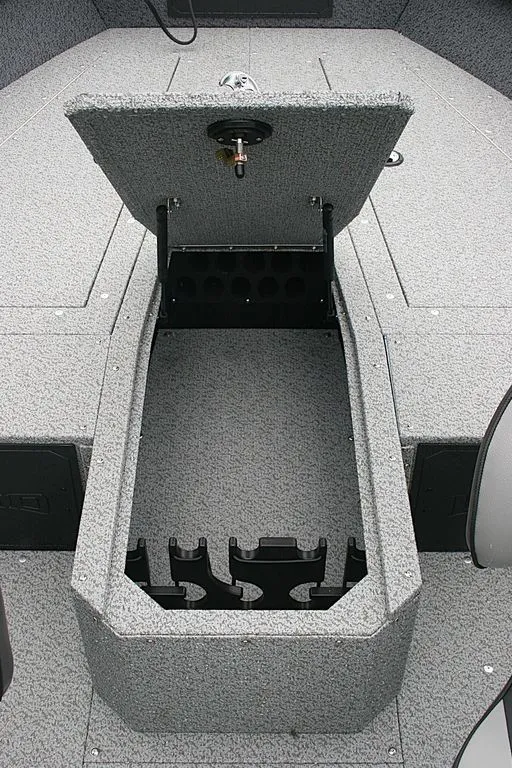 Slide: The Image of Lund 1700 Explorer Tiller 2026 - 5