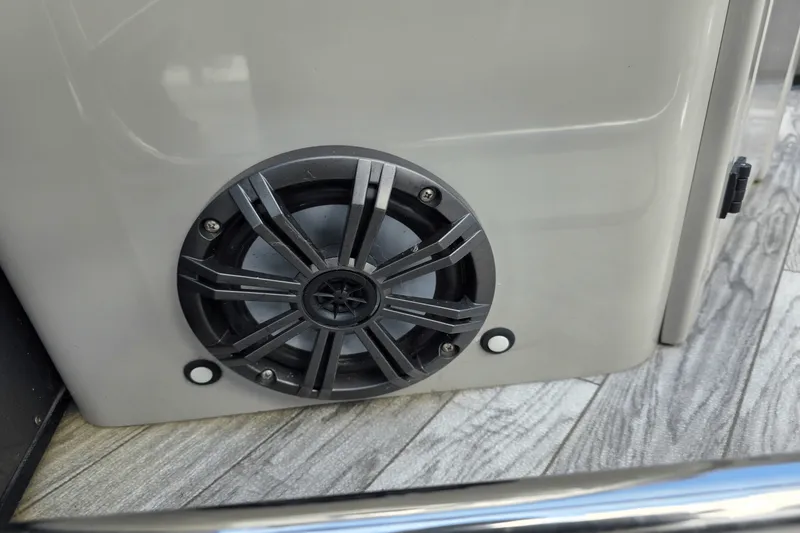 Slide: The Image of SunCatcher E326GT TRITOON 2018 - 10