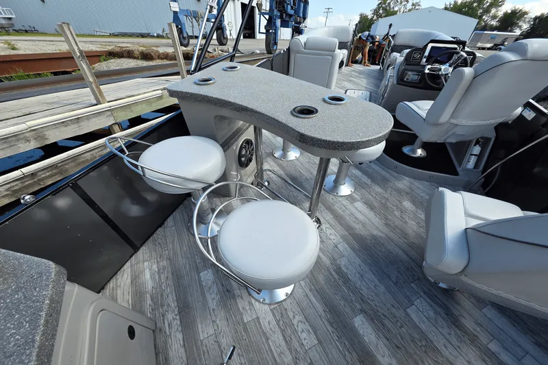 Slide: The Image of SunCatcher E326GT TRITOON 2018 - 11