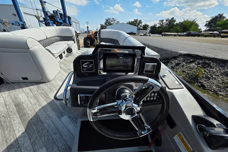 Slide: The Image of SunCatcher E326GT TRITOON 2018 - 12