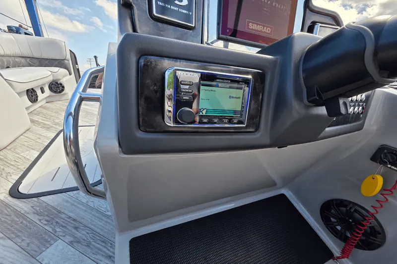 Slide: The Image of SunCatcher E326GT TRITOON 2018 - 14