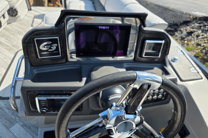 Slide: The Image of SunCatcher E326GT TRITOON 2018 - 17