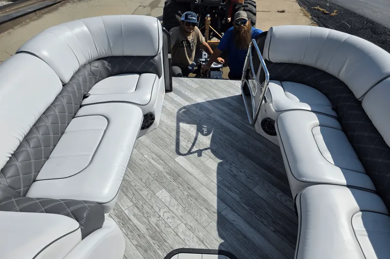 Slide: The Image of SunCatcher E326GT TRITOON 2018 - 19