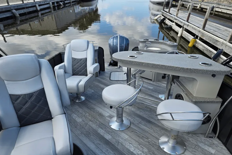 Slide: The Image of SunCatcher E326GT TRITOON 2018 - 2