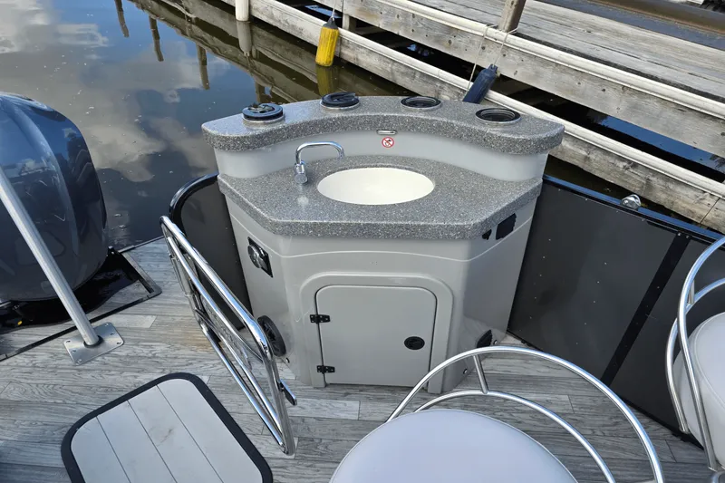 Slide: The Image of SunCatcher E326GT TRITOON 2018 - 4