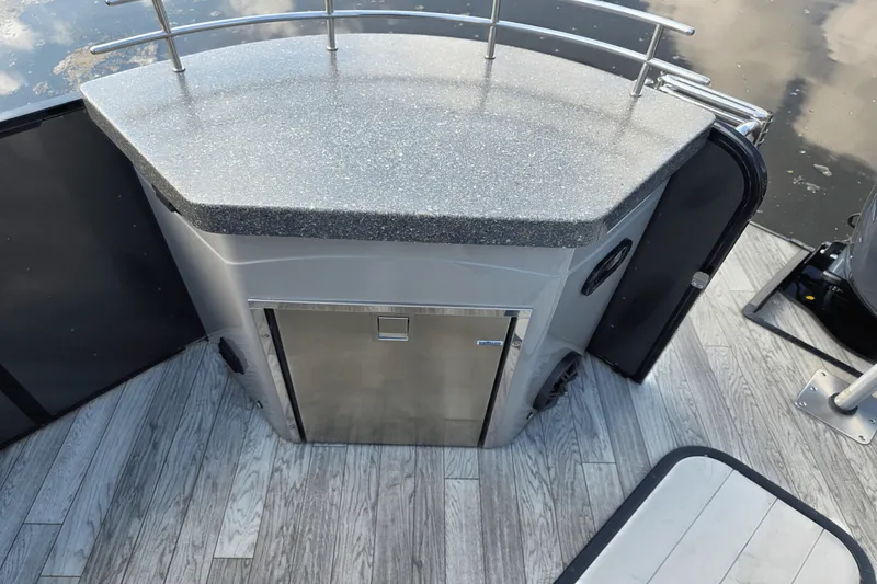 Slide: The Image of SunCatcher E326GT TRITOON 2018 - 5