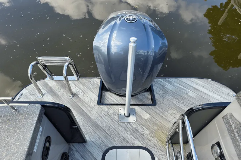 Slide: The Image of SunCatcher E326GT TRITOON 2018 - 7