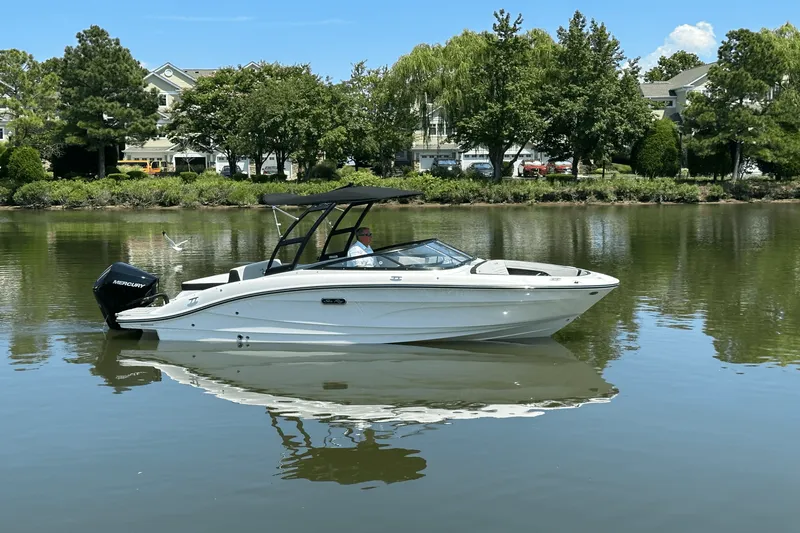 The Image of Sea Ray SPX 210 Outboard 2026 - 0