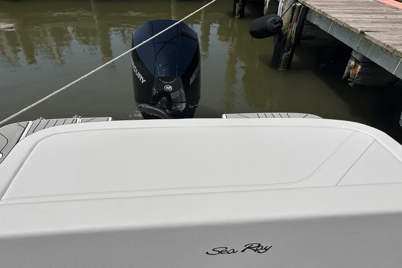Slide: The Image of Sea Ray SPX 210 Outboard 2026 - 13
