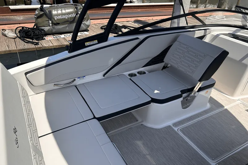 Slide: The Image of Sea Ray SPX 210 Outboard 2026 - 14