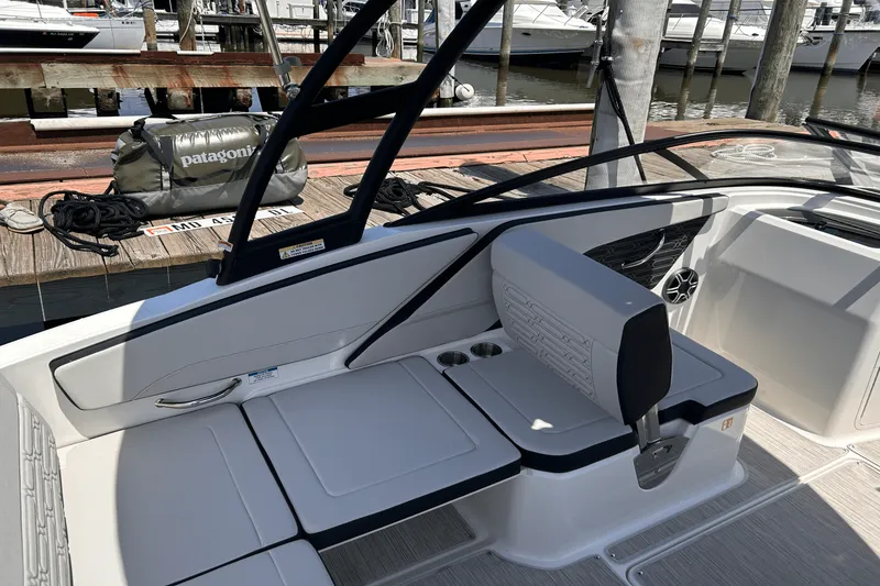 Slide: The Image of Sea Ray SPX 210 Outboard 2026 - 15