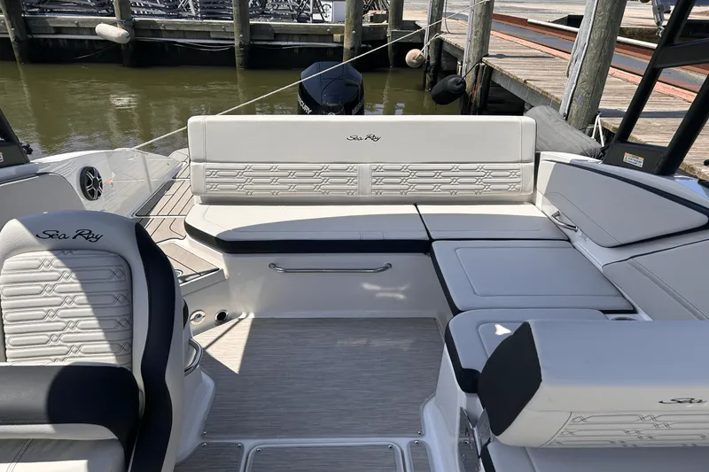 Slide: The Image of Sea Ray SPX 210 Outboard 2026 - 16