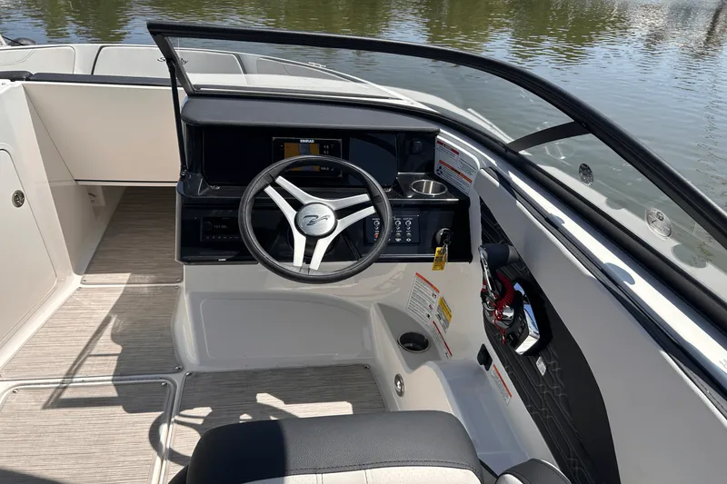 Slide: The Image of Sea Ray SPX 210 Outboard 2026 - 19