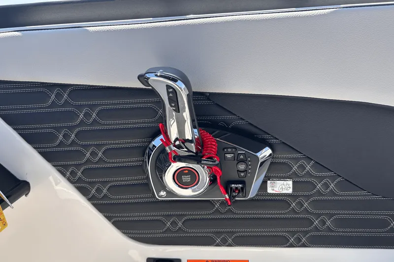 Slide: The Image of Sea Ray SPX 210 Outboard 2026 - 21