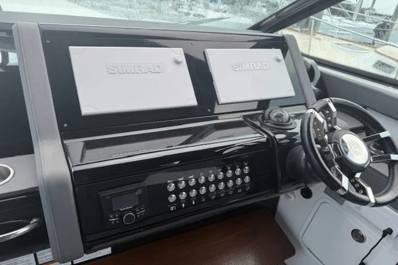 Slide: The Image of Cruisers 38 GLS 2020 - 15