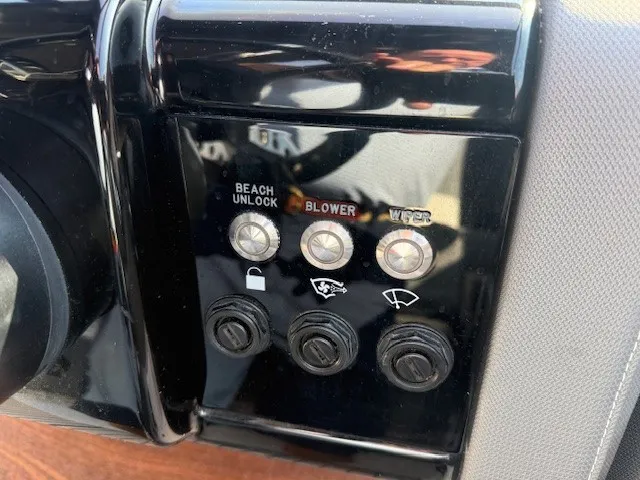 Slide: The Image of Cruisers 38 GLS 2020 - 16