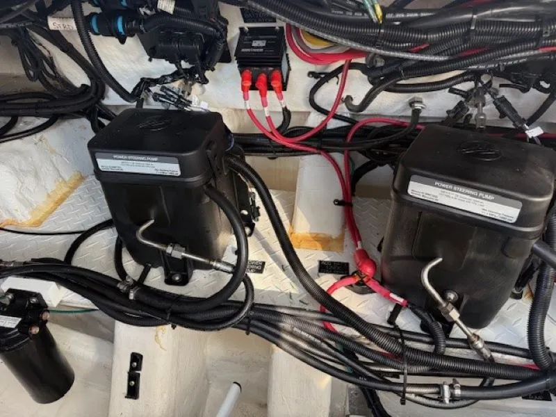 Slide: The Image of Cruisers 38 GLS 2020 - 23