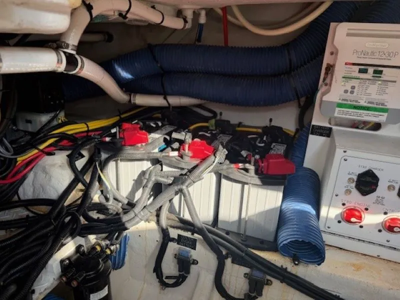 Slide: The Image of Cruisers 38 GLS 2020 - 24